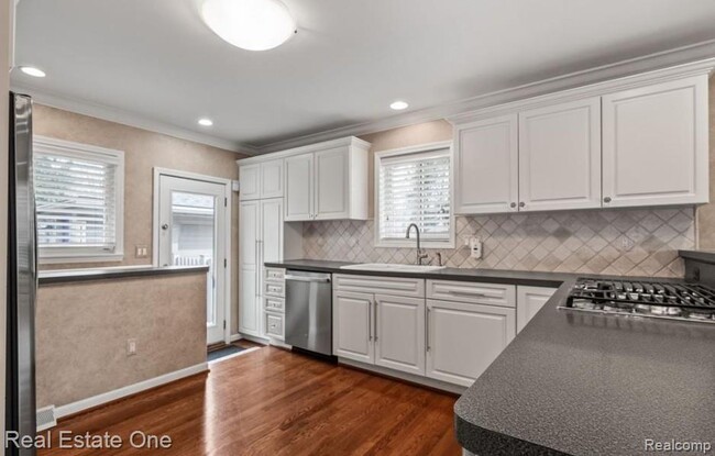 Building Photo - 290 Winry Dr