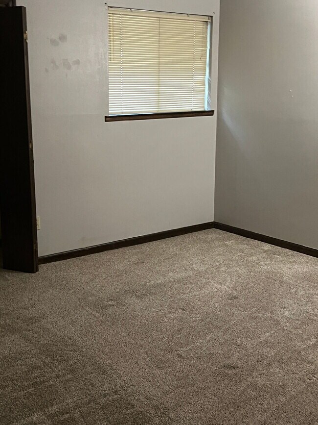 Building Photo - Large 2BD/ 2BTH with loft-Great Location