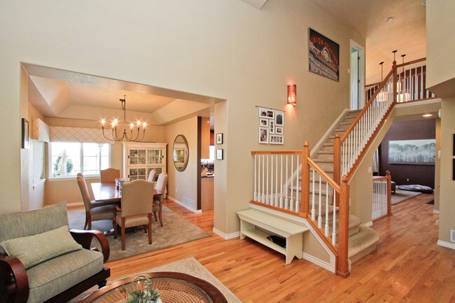 Building Photo - Beautiful 4BD/3.5BA Indian Peaks Home on Golf Course with Views!