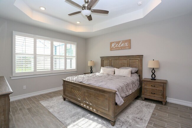 Building Photo - **Brand New, Bright & Beautiful Bonita Spr...