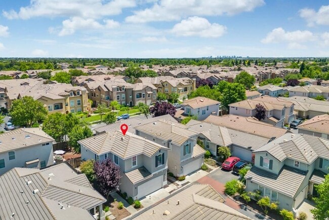 Building Photo - Beautiful 3 bed 2.5 bath in Natomas!