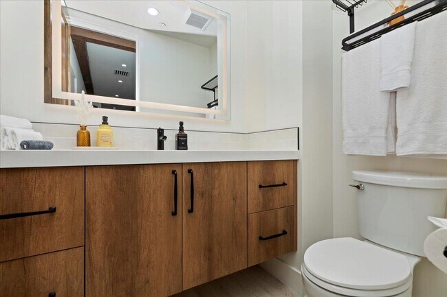 Building Photo - 51120 Avenida Navarro