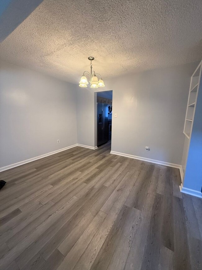 Building Photo - Stunning 3 Bedroom 2.5 Townhome Located in...