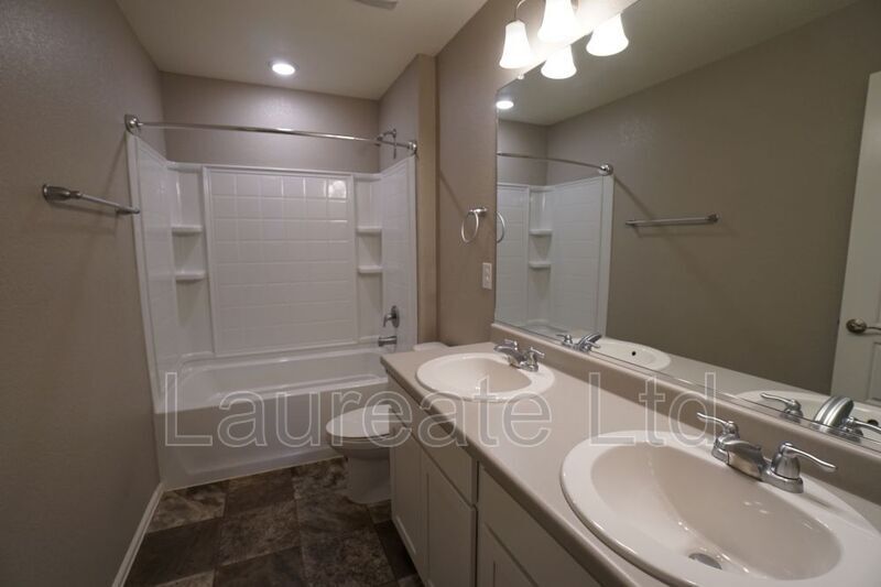 Building Photo - 11755 Lovegrass Dr