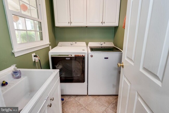 Building Photo - 1816 Midlothian Ct