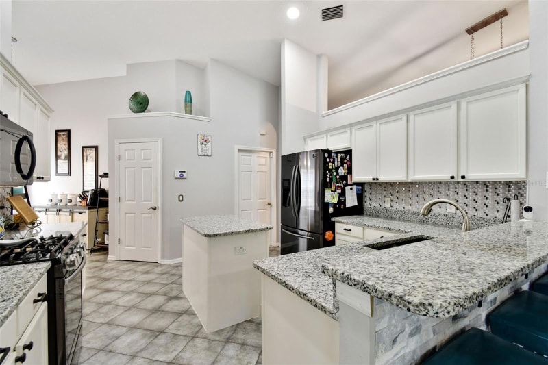 Building Photo - 7124 Colonial Lake Dr