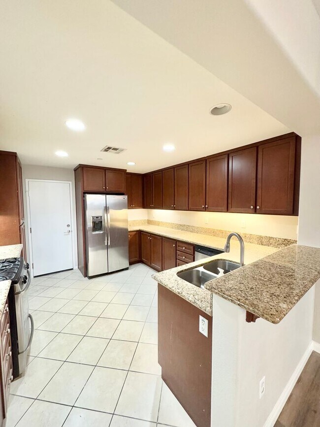 Building Photo - 12336 Hollyhock Dr