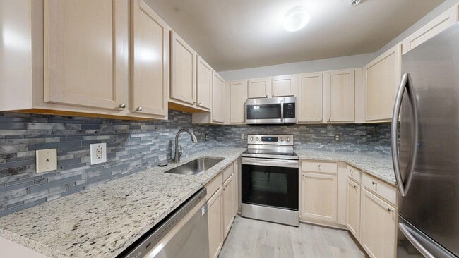 Building Photo - 1866 Lindsay Ln