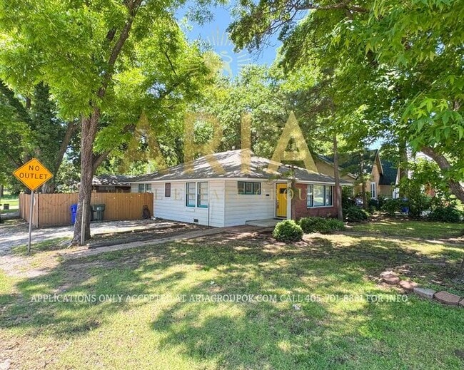 Building Photo - *AVAILABLE NOW!!* 2 Bed/2 Bath Duplex Supe...