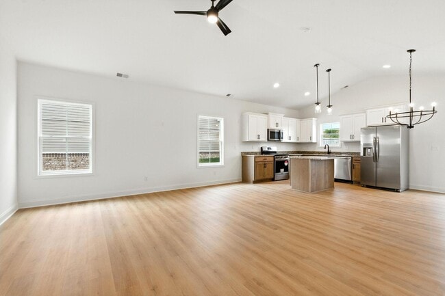 Building Photo - 1112 Mission Dr