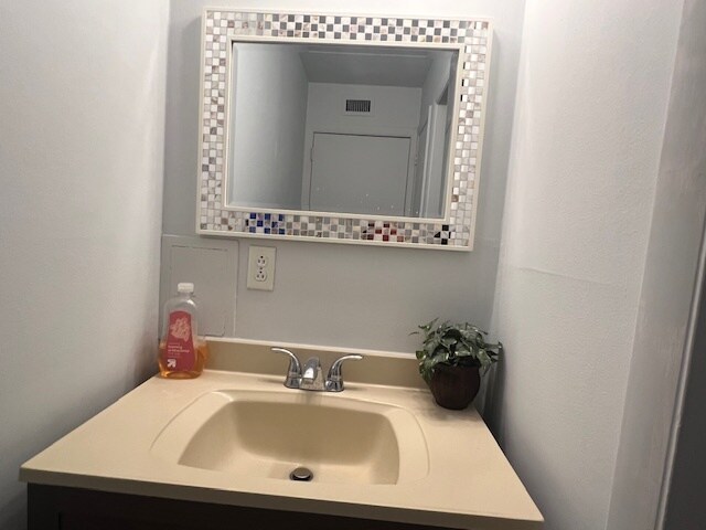 Building Photo - 3210 Orleans Dr