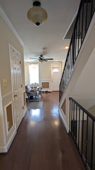 Building Photo - 812 Mangold St