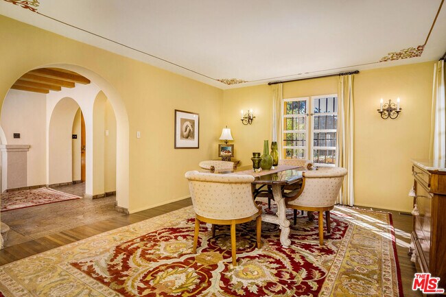 Building Photo - 500 N Las Palmas Ave