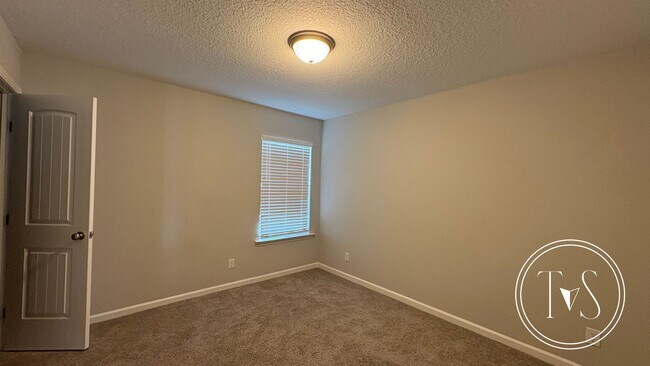 Building Photo - SUMMER MOVE-IN SPECIAL AND RATE DROP ALERT...