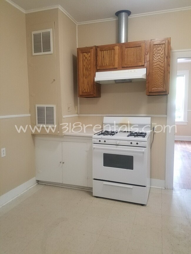Building Photo - Great Highland home available!