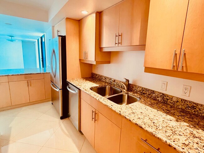 Building Photo - 3000 N Ocean Dr