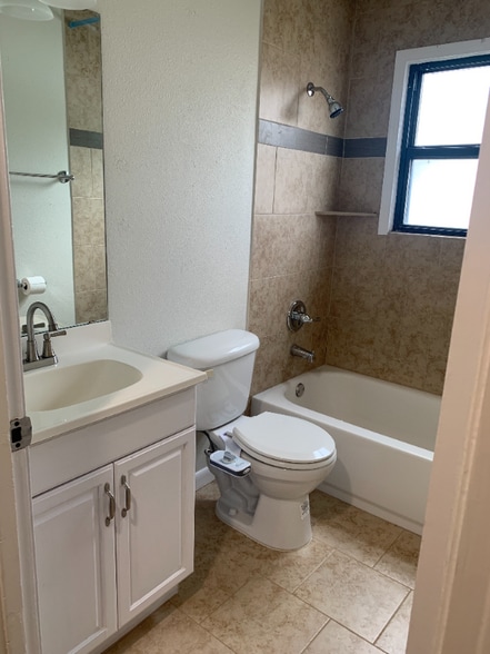 Building Photo - 716 Shadwell Dr