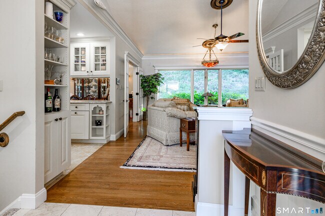 Building Photo - 2 Bramble Bush