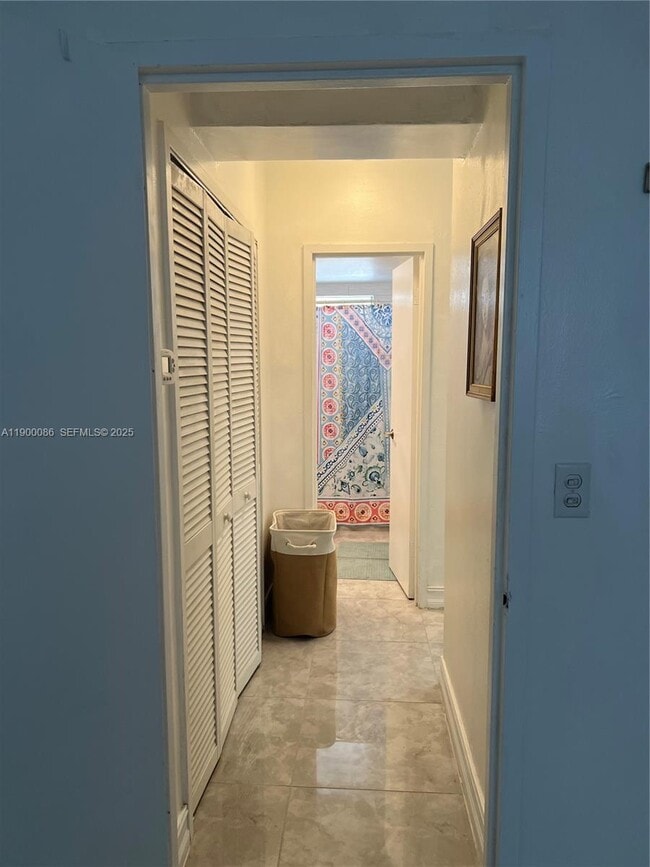 Building Photo - 1300 Lincoln Rd