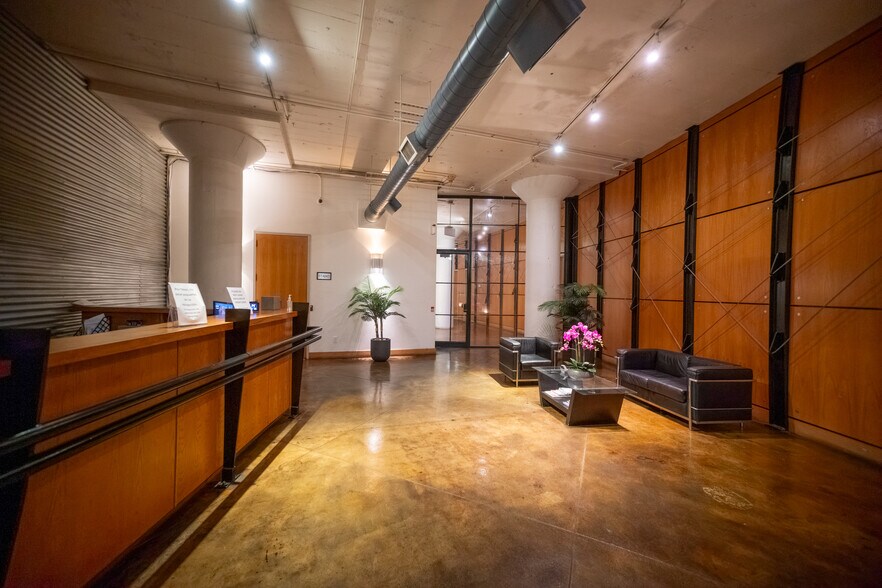 Building Photo - 2220 Canton St