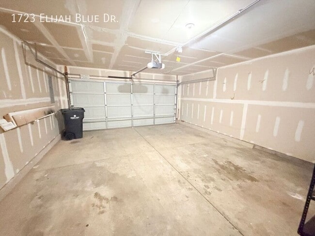 Building Photo - 1723 Elijah Blue Dr