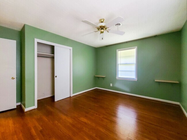 Building Photo - Rent Ready! National Hills Ranch Move in R...