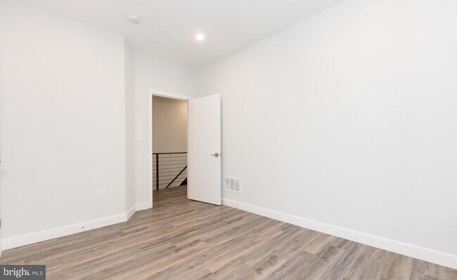 Building Photo - 1265 N Newkirk St