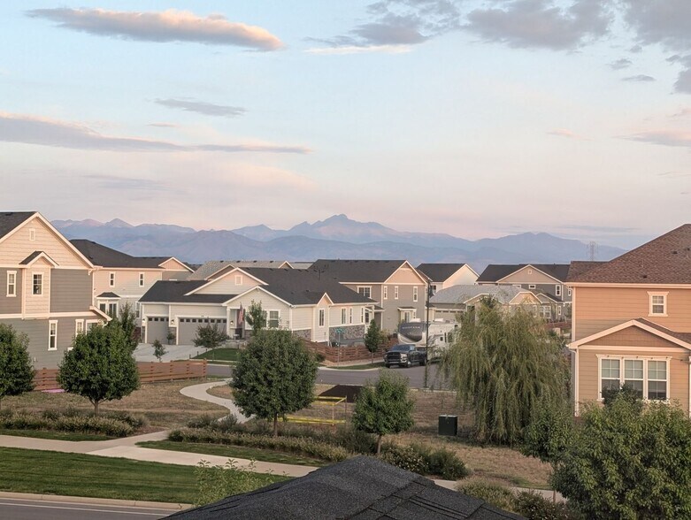 Building Photo - 590 Pikes View Dr