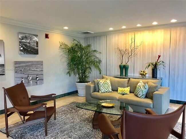 Building Photo - 1408 Brickell Bay Dr