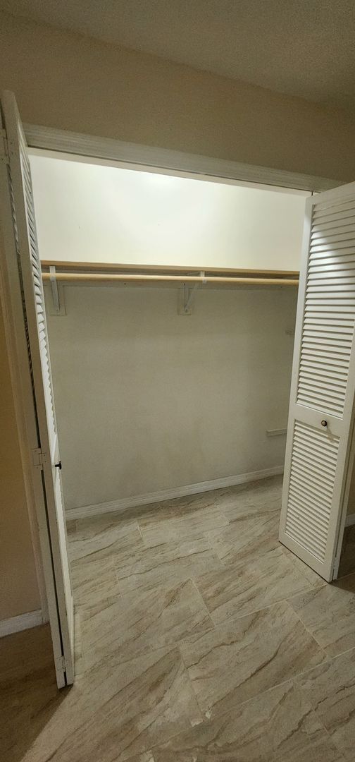 Building Photo - 255 S Tropical Trail