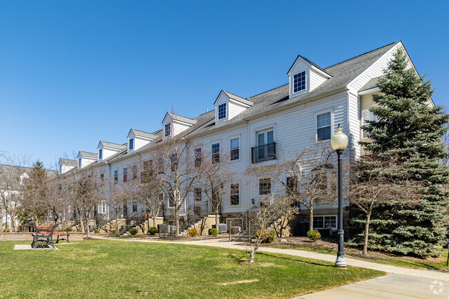 Entrances - Nielsen Square