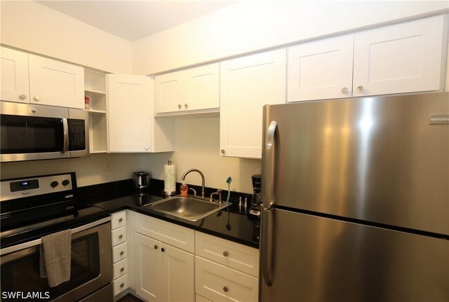 Building Photo - 130 N Collier Blvd