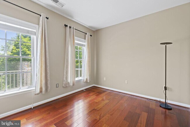 Building Photo - 1106 Pleasant Cir
