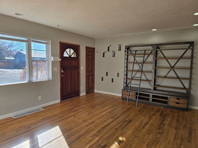 Building Photo - Pet Friendly & Steps Away From Idlewild Park and River!