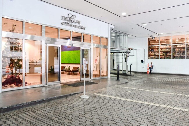 Building Photo - 1 SE 12th St