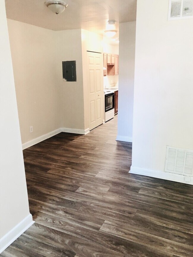 Building Photo - One Month Free! Classic 1 Bedroom Apartment in Historic Downtown College Park!
