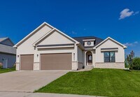 Building Photo - EXECUTIVE RANCH!  5 Bedroom, 3 Bathroom Home in Ankeny!!
