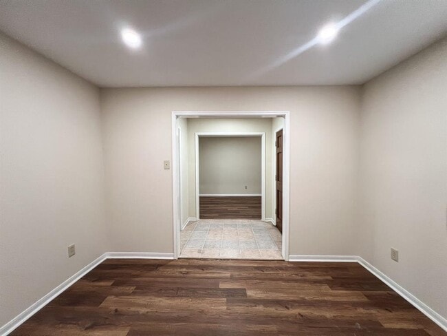 Building Photo - 11114 Springsong Dr