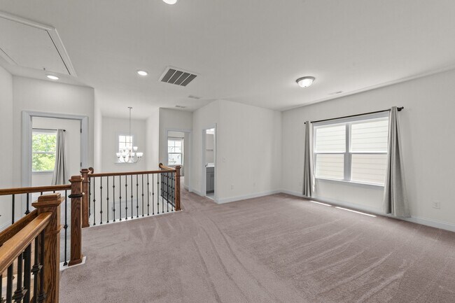 Building Photo - 824 Summit Crest Ct