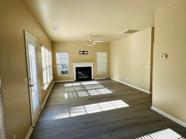 Building Photo - 9452 Willow Tree Ln