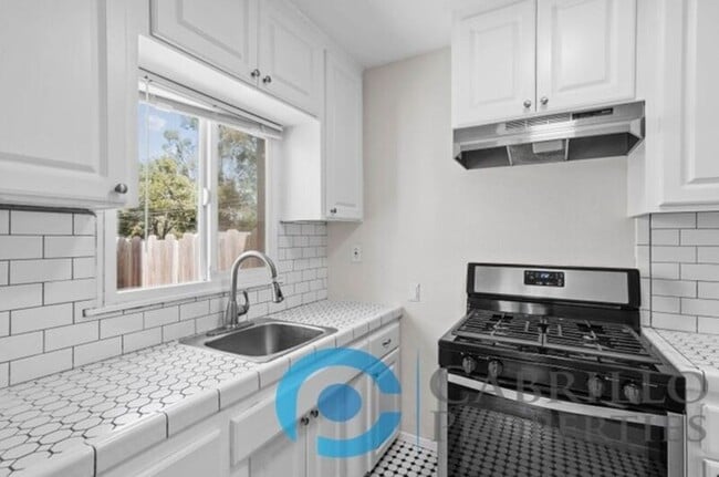 Building Photo - 3004 Quince St