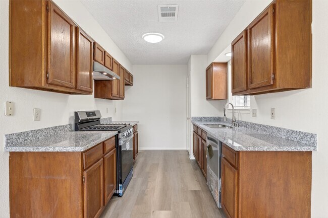 Building Photo - 12047 Plumpoint Dr