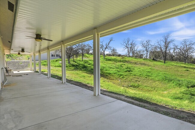 Building Photo - 30535 Rd 400