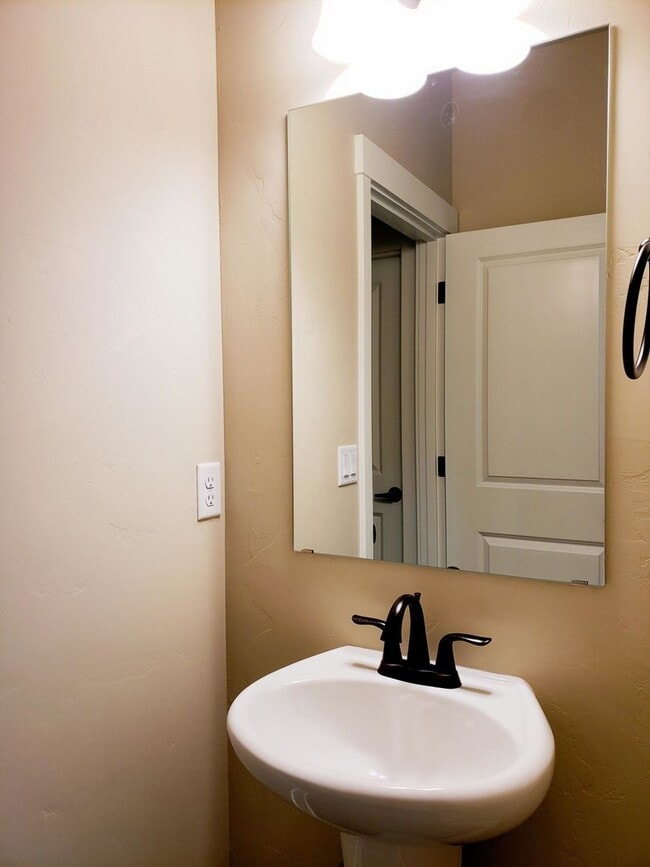 Building Photo - 20863 Gateway Dr
