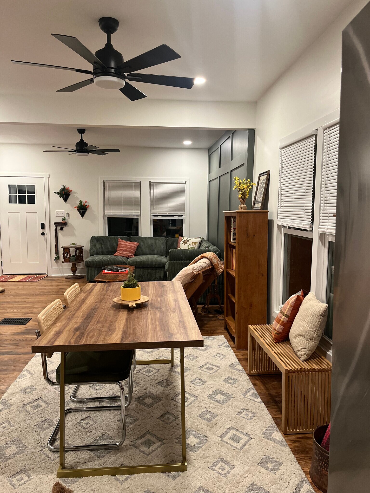 Building Photo - 2559 E 5th Ave