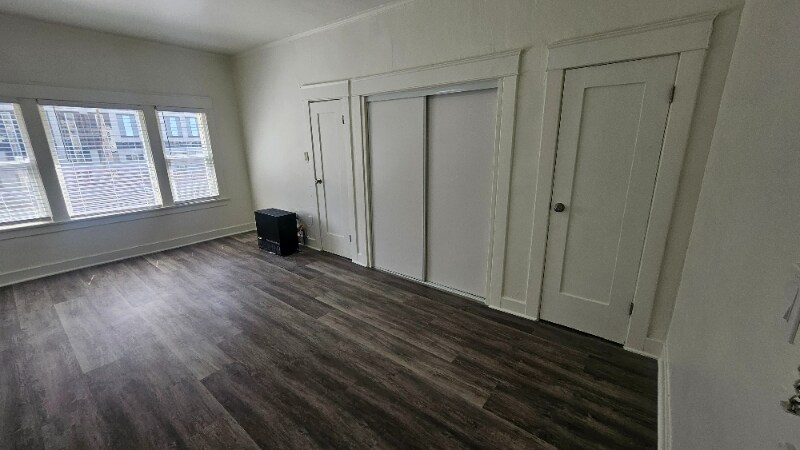 Building Photo - 1026 Ingraham St