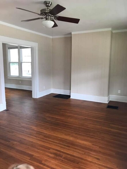 Building Photo - 141 W Northwood Ave