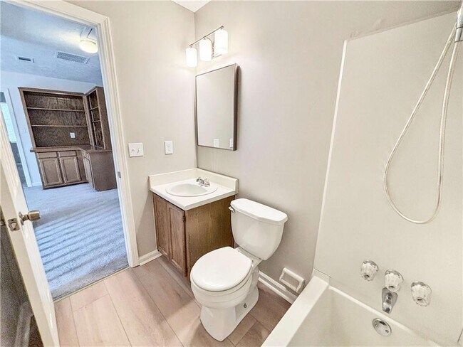 Building Photo - 5907 Brookside Dr SE