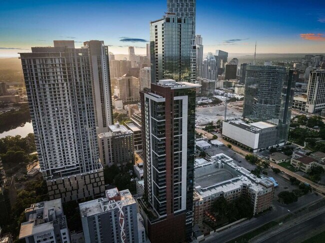 Building Photo - Luxury Condo with Skyline Views