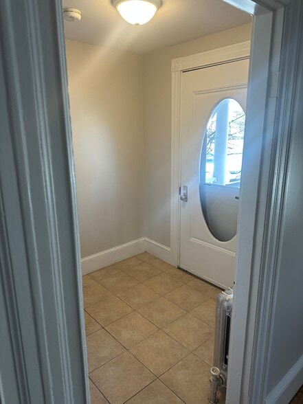 Building Photo - 22 Central St